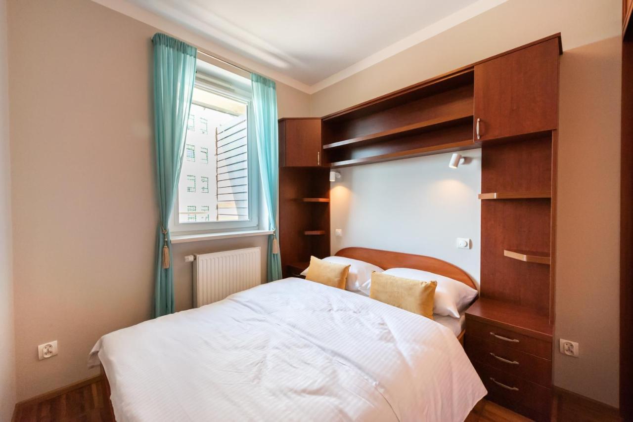 Metro Wilanowska Homely Apartment Warsaw Exterior photo